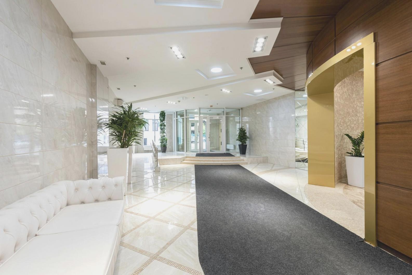 Профессиональное общение на мероприятии по недвижимости