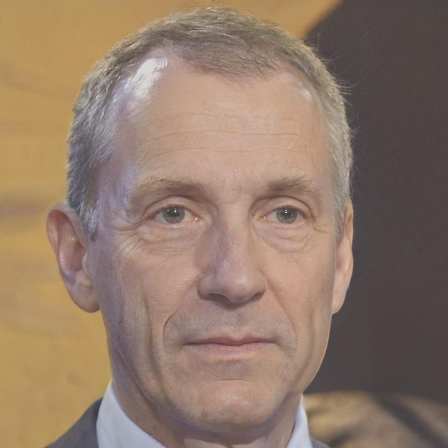 Портрет Арно Дельфоса